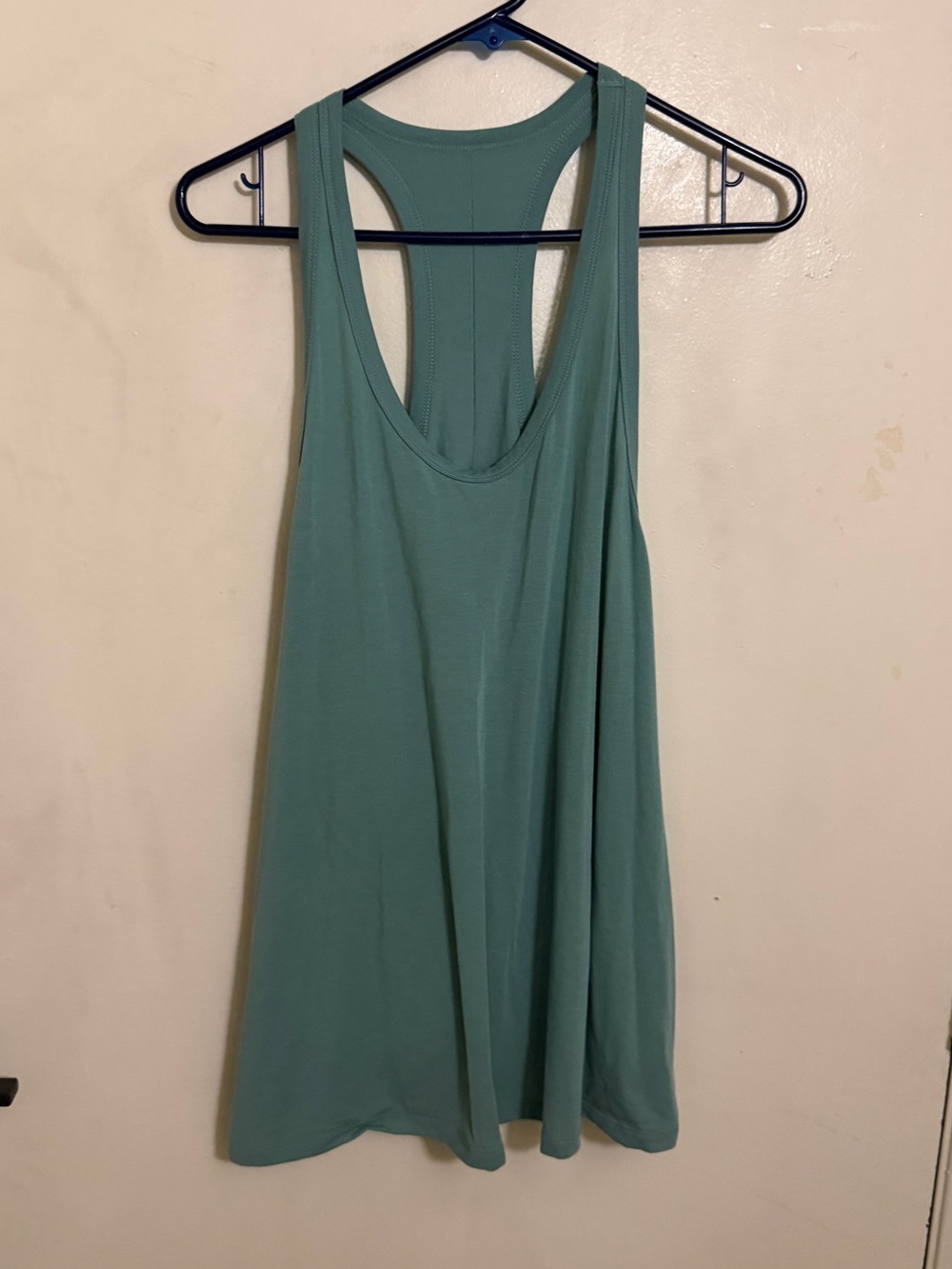 Alo yoga motion tank soft seagrass Women’s Racerback Tank Top Green large L